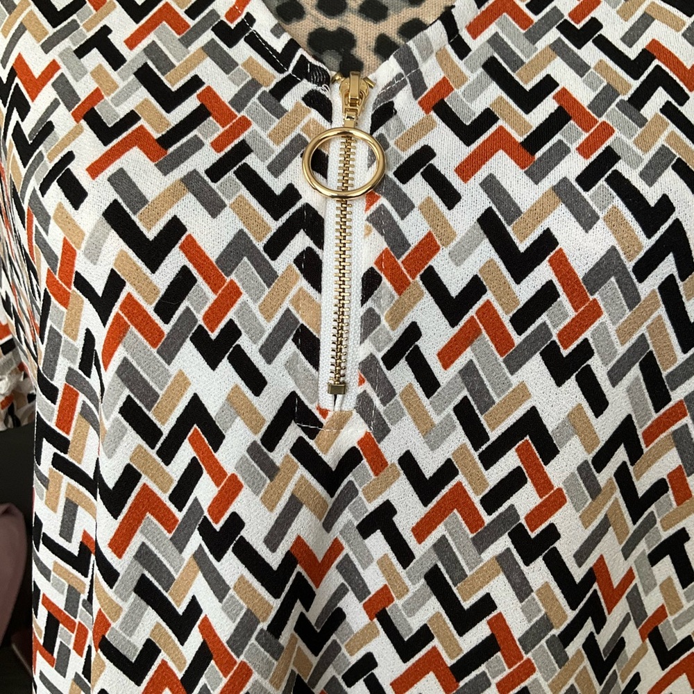 Fifty Street Geometric Pattern Top - Picture 4 of 6